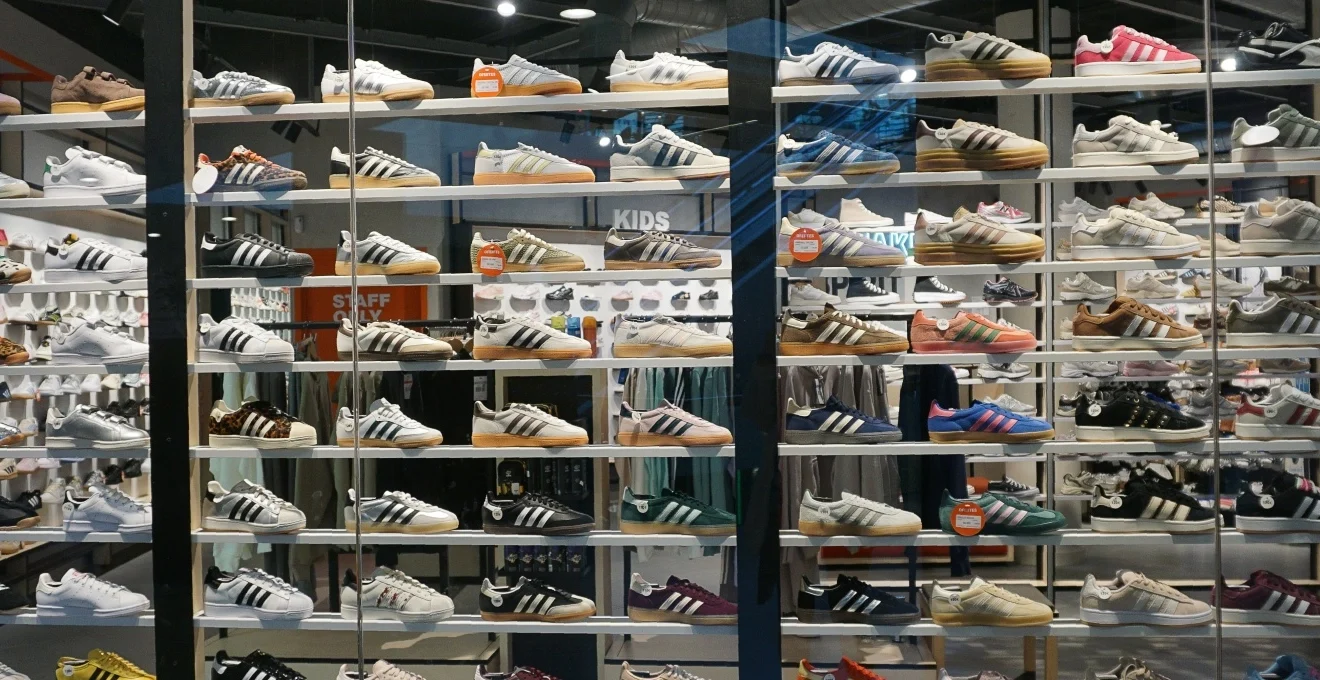 les-couleurs-de-baskets-basses-qui-dynamisent-instantanement-une-tenue